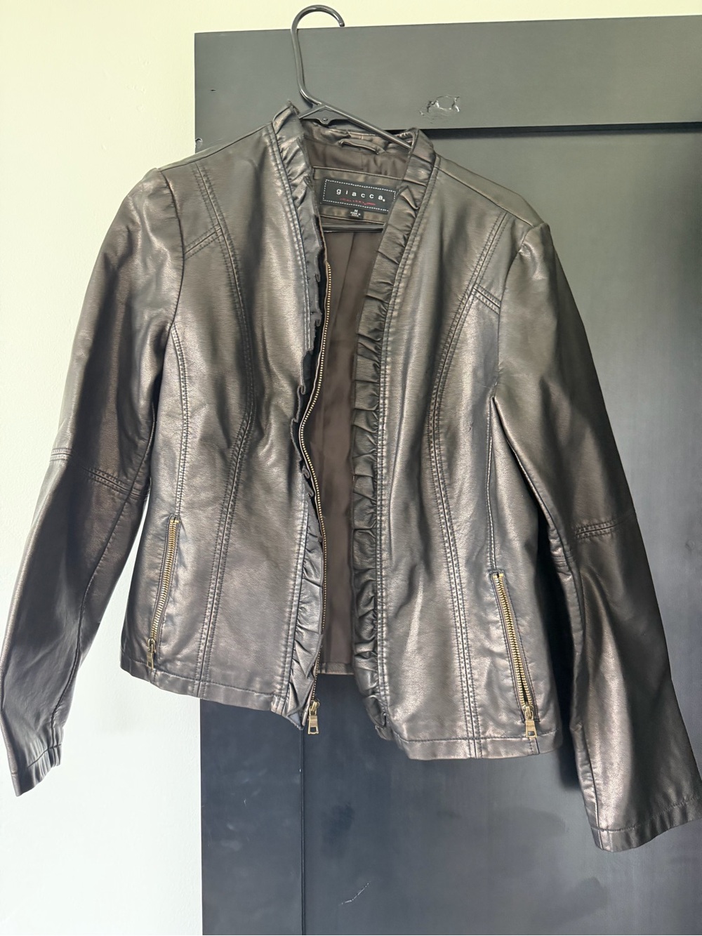 giacca Black Faux Leather Ruffle-Trim Jacket with Gold Zippers